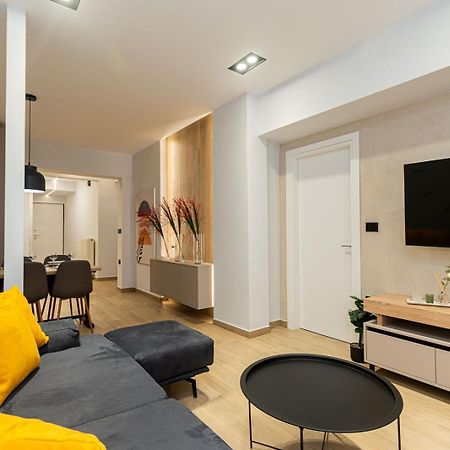 Modern 3 Bedroom Luxury Apartment Солун Екстериор снимка