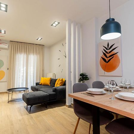 Modern 3 Bedroom Luxury Apartment Солун Екстериор снимка