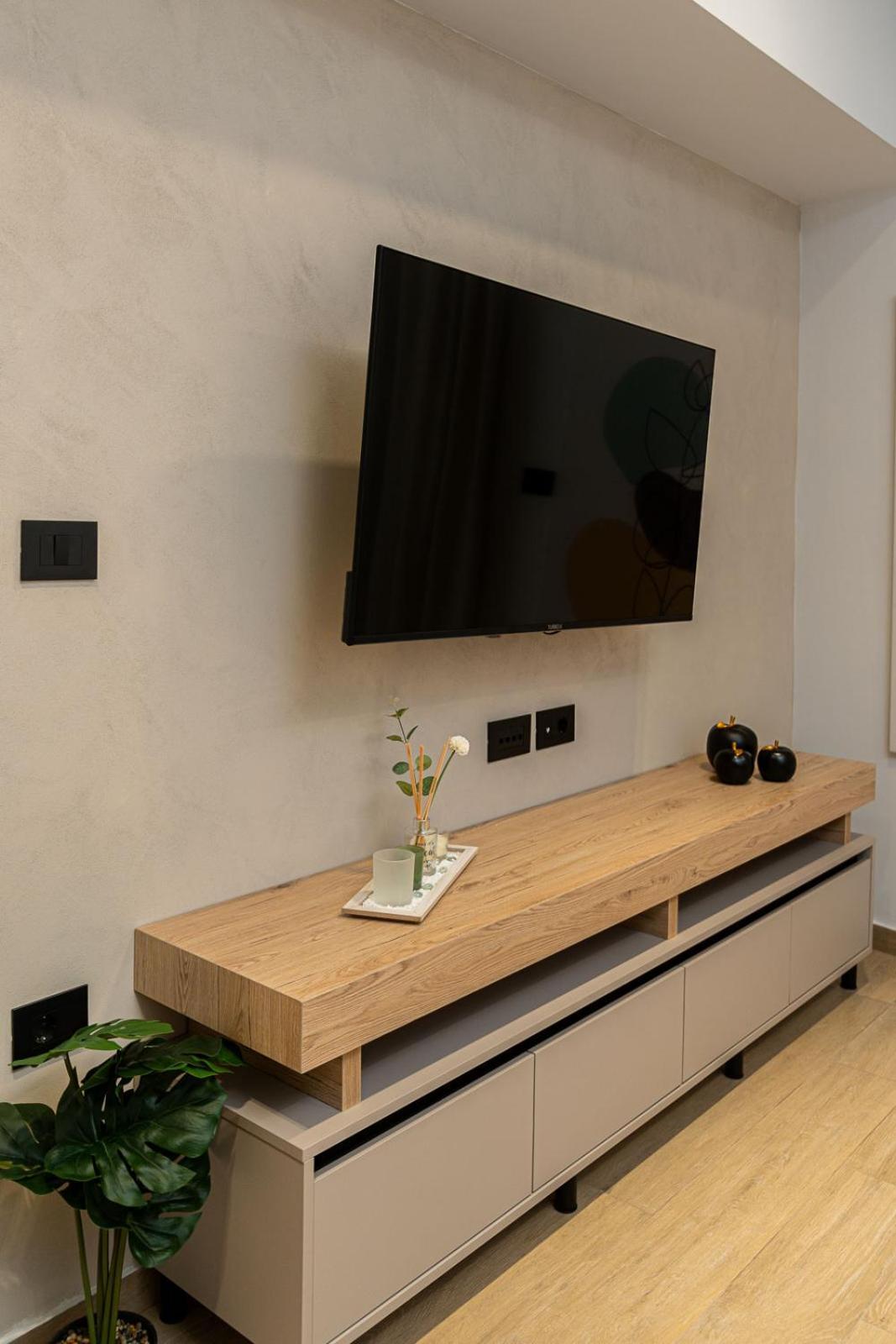 Modern 3 Bedroom Luxury Apartment Солун Екстериор снимка