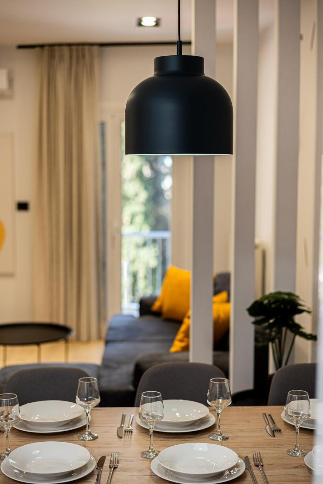 Modern 3 Bedroom Luxury Apartment Солун Екстериор снимка
