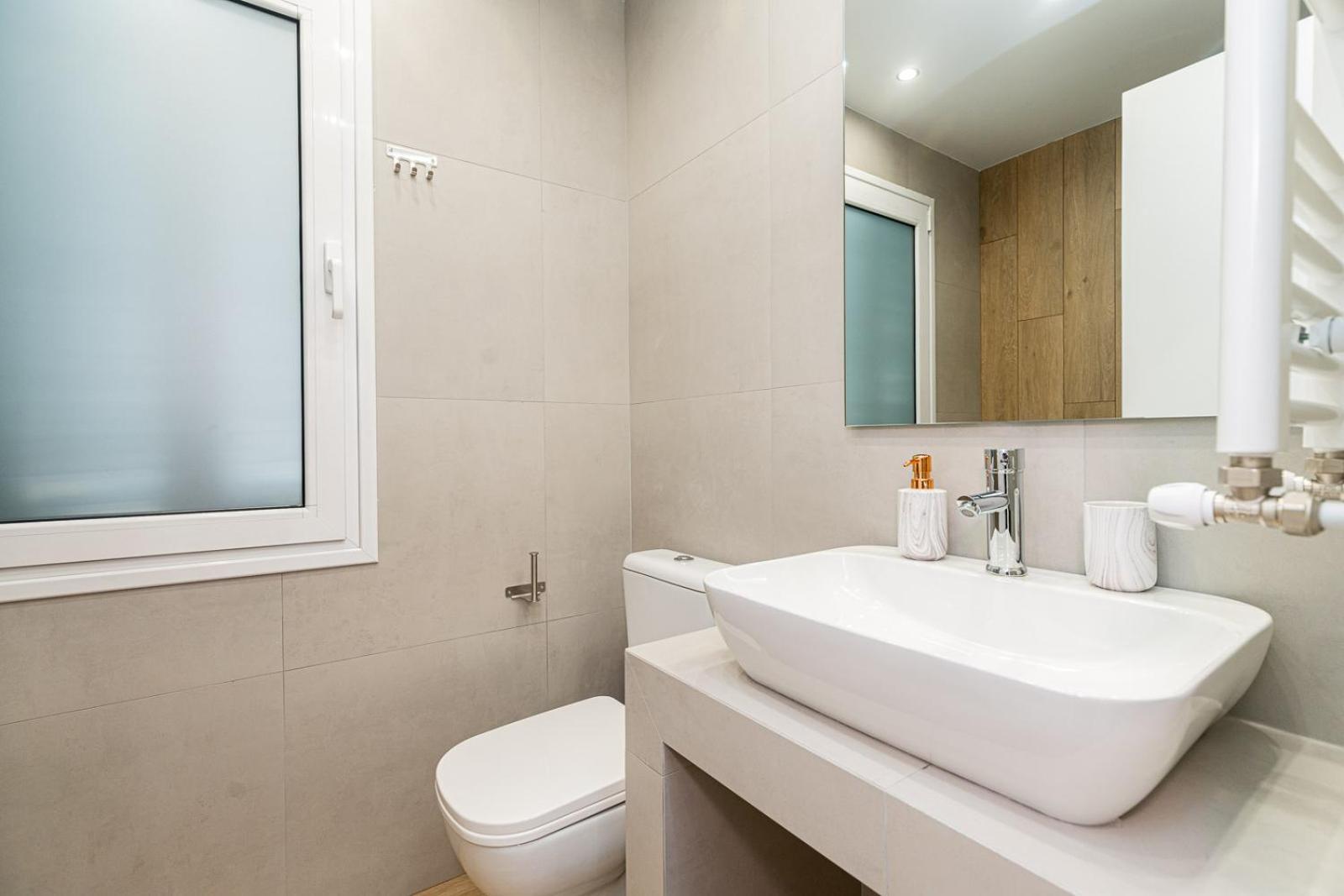 Modern 3 Bedroom Luxury Apartment Солун Екстериор снимка
