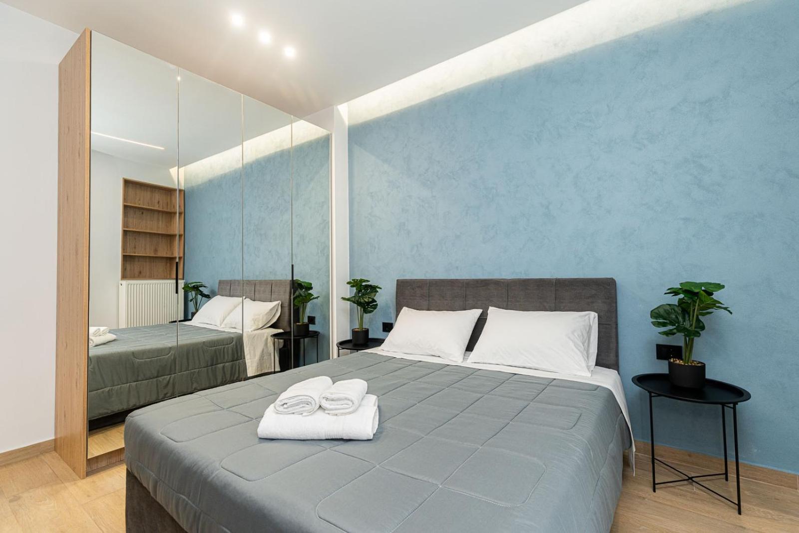 Modern 3 Bedroom Luxury Apartment Солун Екстериор снимка