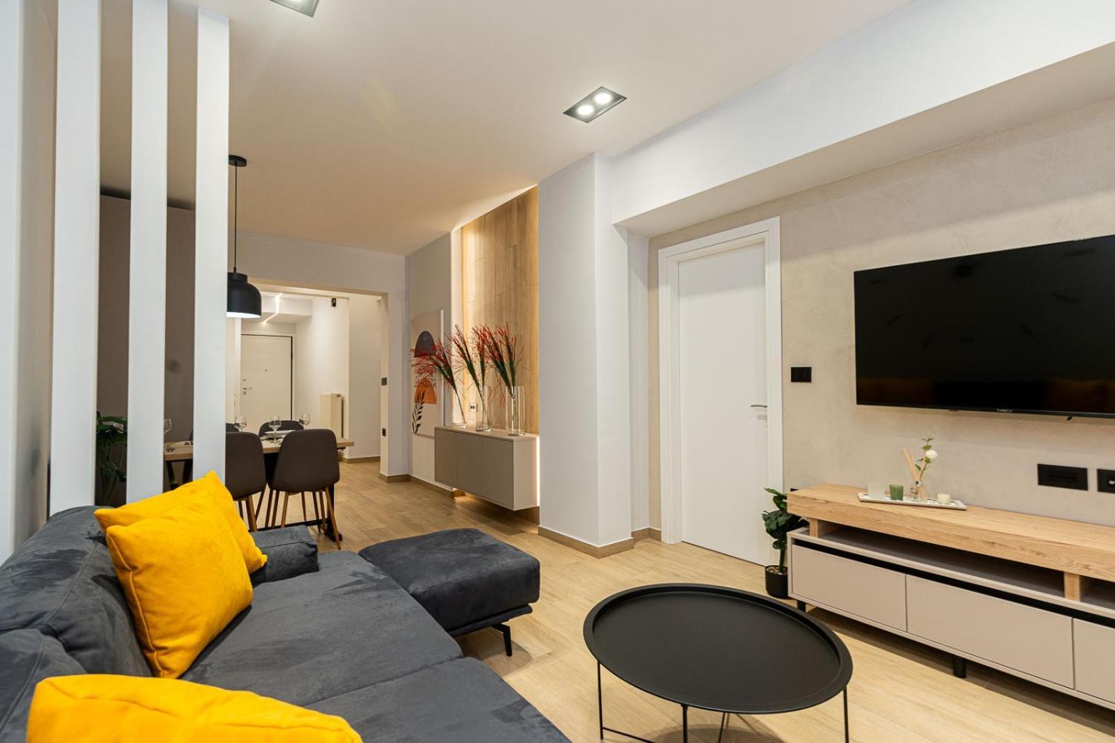 Modern 3 Bedroom Luxury Apartment Солун Екстериор снимка