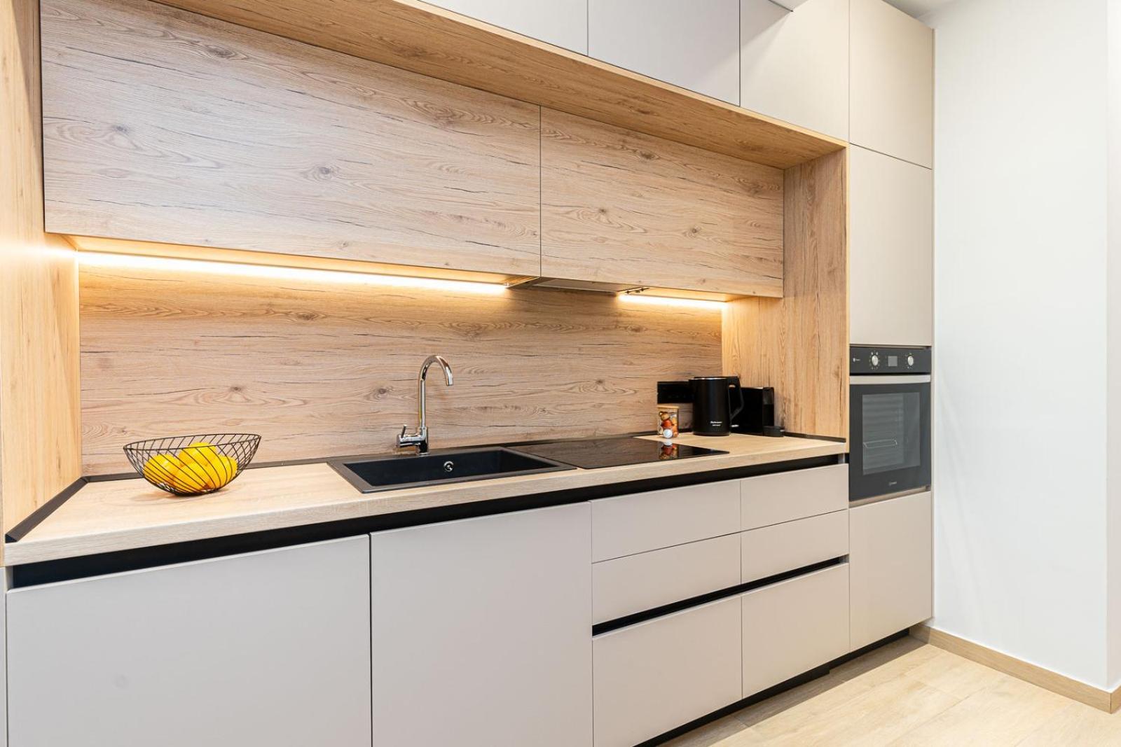 Modern 3 Bedroom Luxury Apartment Солун Екстериор снимка