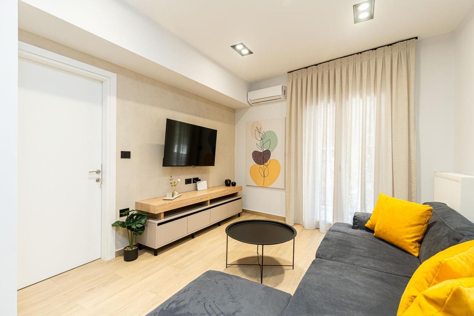 Modern 3 Bedroom Luxury Apartment Солун Екстериор снимка